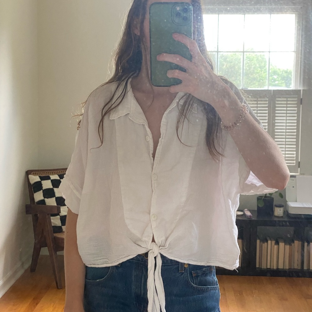 100% cotton beach button down with tie accent
